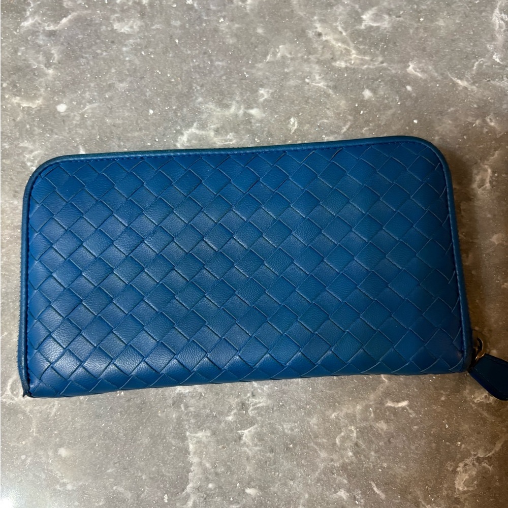 Bottega Veneta authentic Zipper Long Weave Blue Leather Wallet